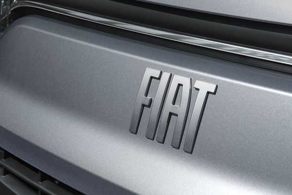Doblo-gallery-Fiat-front-Logo-Desktop-996x634.jpg